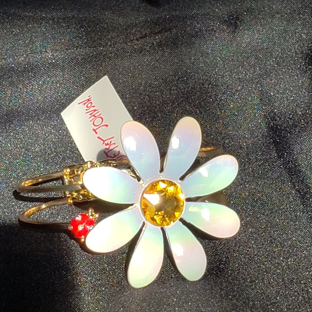 Betsey Johnson Daisy Flower Hinged Bangle Bracelet